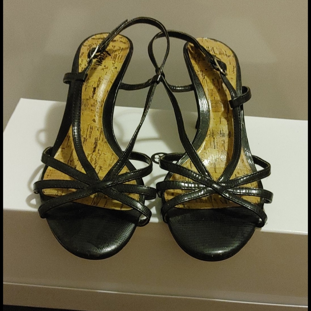 Black strappy heeled sandels